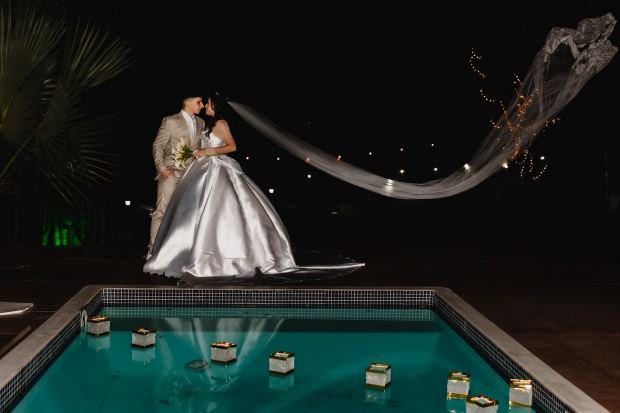 O reflexo na piscina, à noite - Recanto dos Bambus